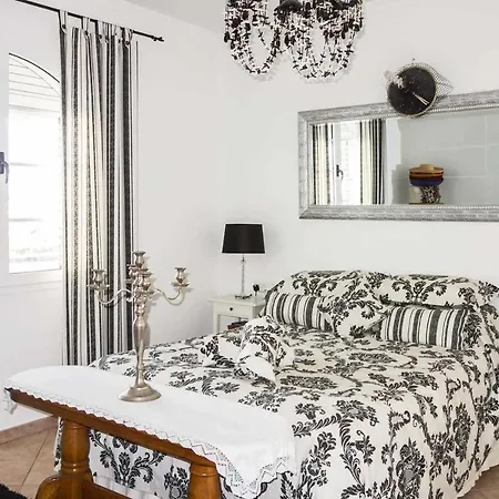 Вилла Puerto Del Carmen Sleeps 6 Pool Air Con Wifi Пуэрто дель Кармен