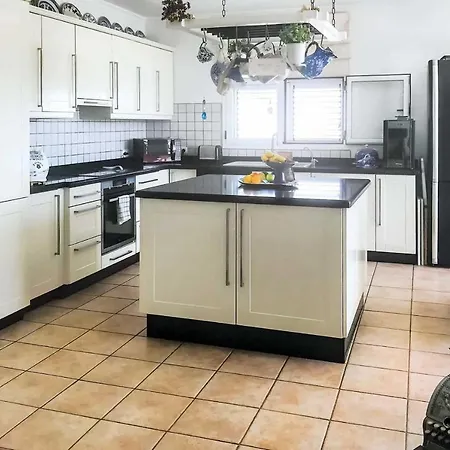 Puerto Del Carmen Sleeps 6 Pool Air Con Wifi Вилла Пуэрто дель Кармен